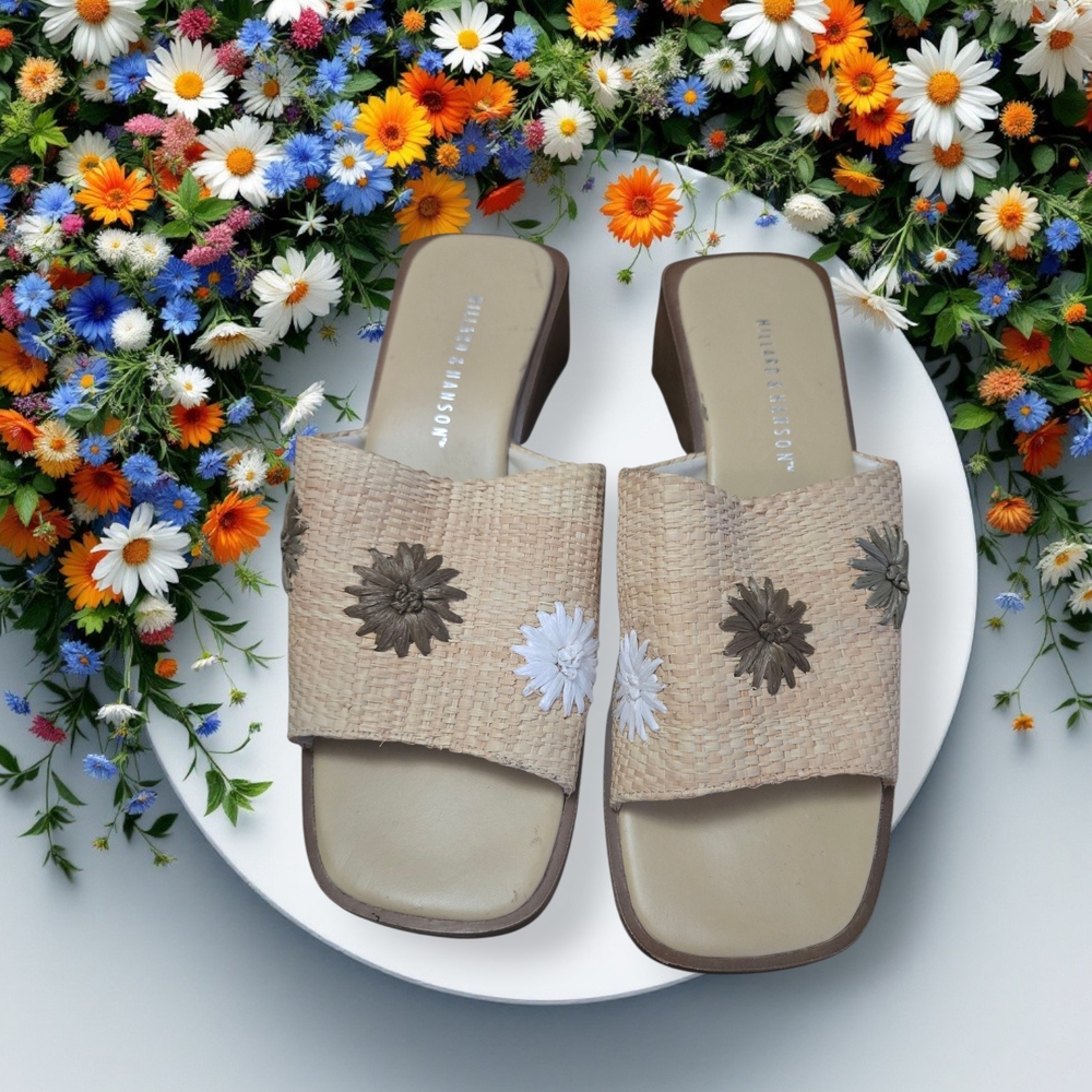 Hillard & Hanson Beige and White Floral Slide Sandals - Picture 4 of 4